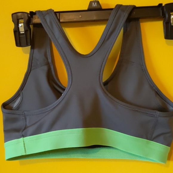 Nike sports bra - Picture 2 of 6